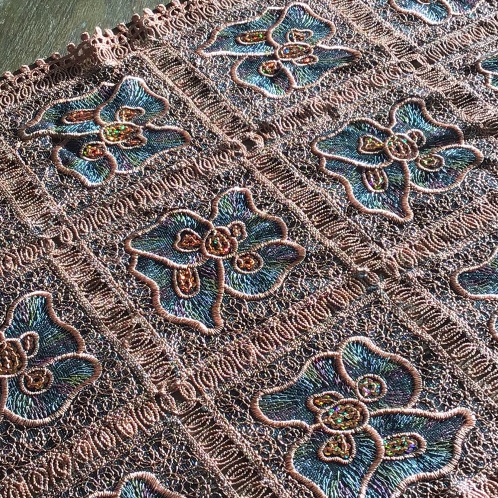 Beautiful table runner - Picture 12 of 14